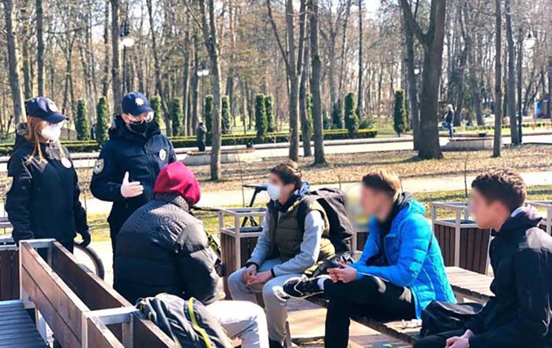поліція складає адмінпротоколи на порушників карантину