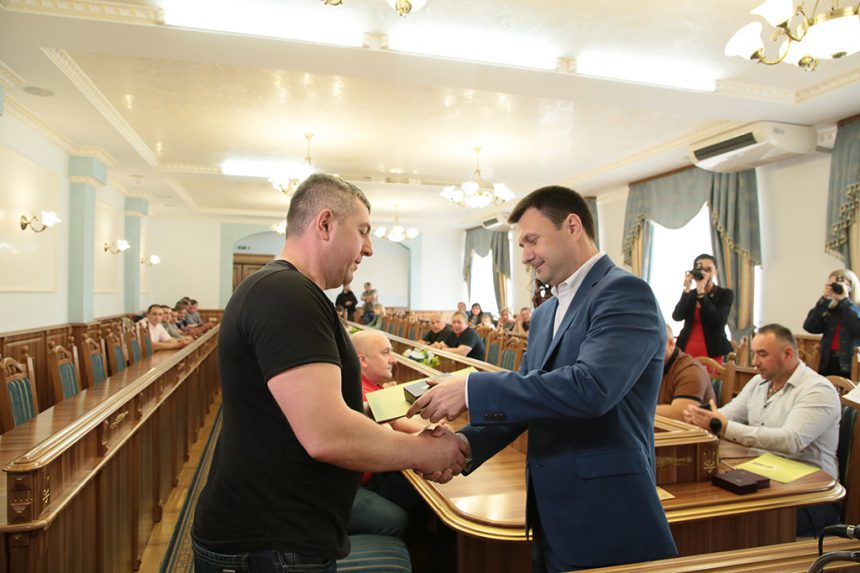 Прикарпатських військових та волонтерів нагородили відзнаками До Дня Героїв 