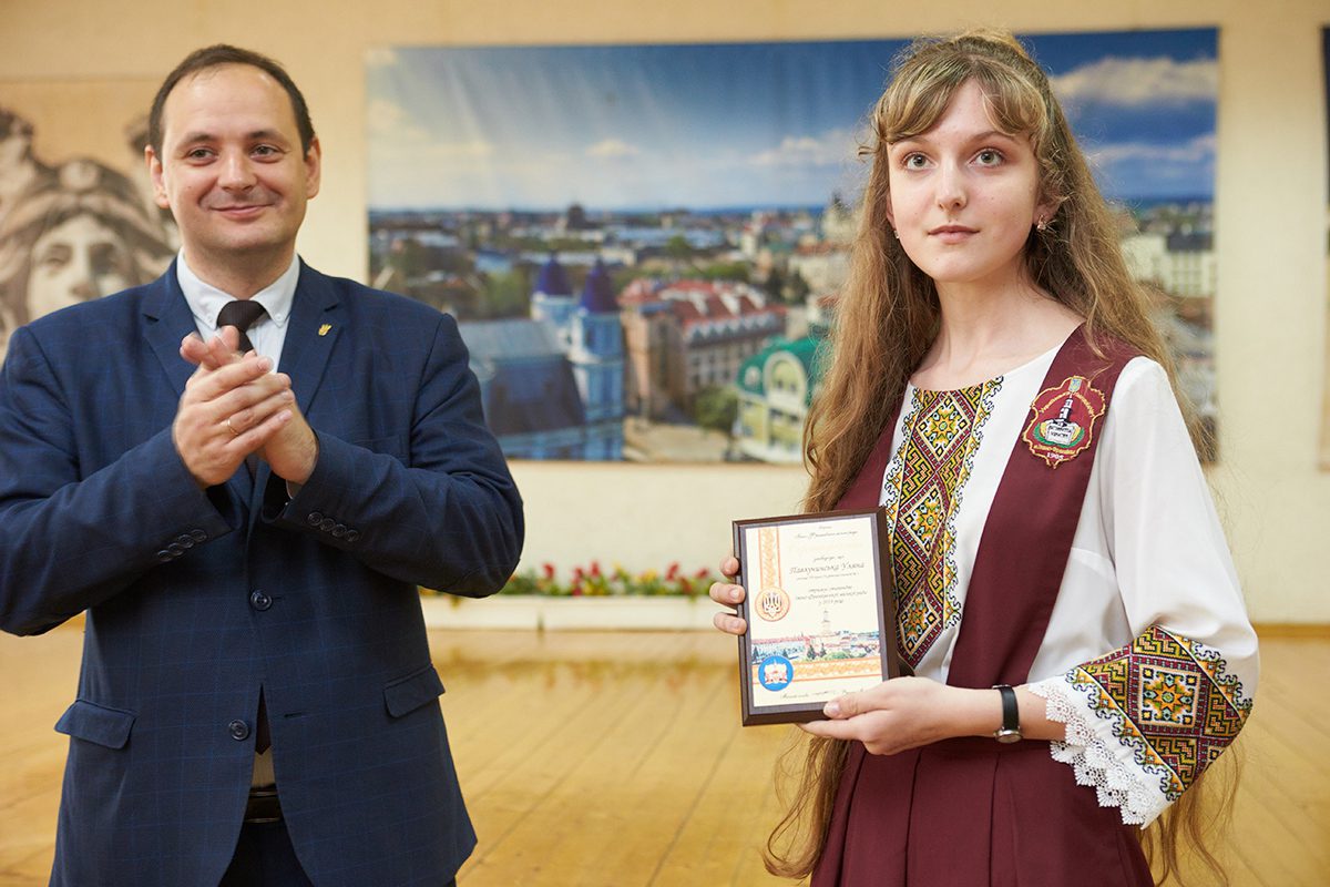 В Івано-Франківську 40 обдарованих учнів отримуватимуть стипендії від міськради