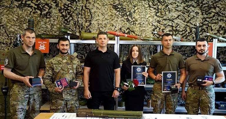 Прикарпатських вибухотехніків нагородили нагрудними знаками "За відвагу та мужність"